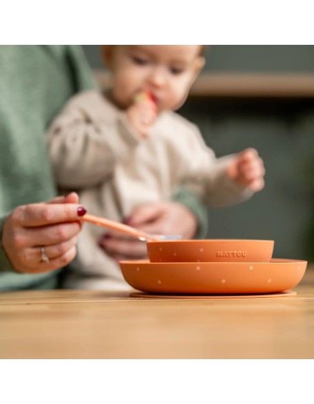 Силиконски сет од 2 чинии со лажичка, Terracotta - Nattou