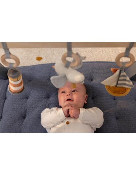 Дрвена постојка со меки играчки - Sailors Bay, Little Dutch