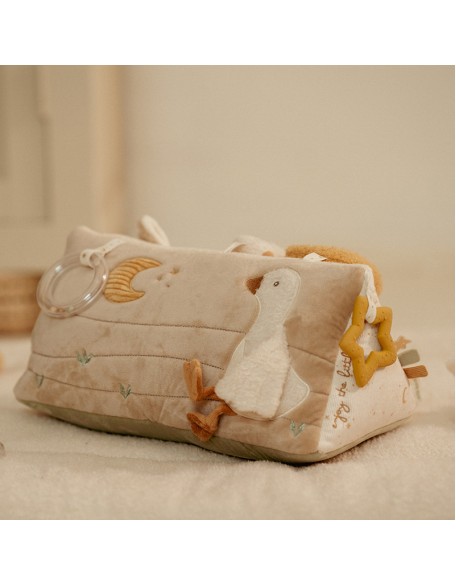 Мек триаголник со активности - Newborn Naturals, Little Dutch